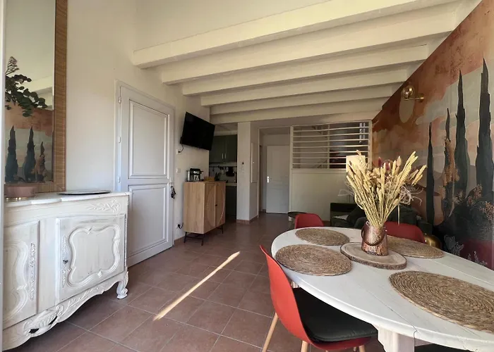 Gabin Sous Les Oliviers Holiday home *